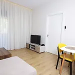 Class Porcelan * טיראנה